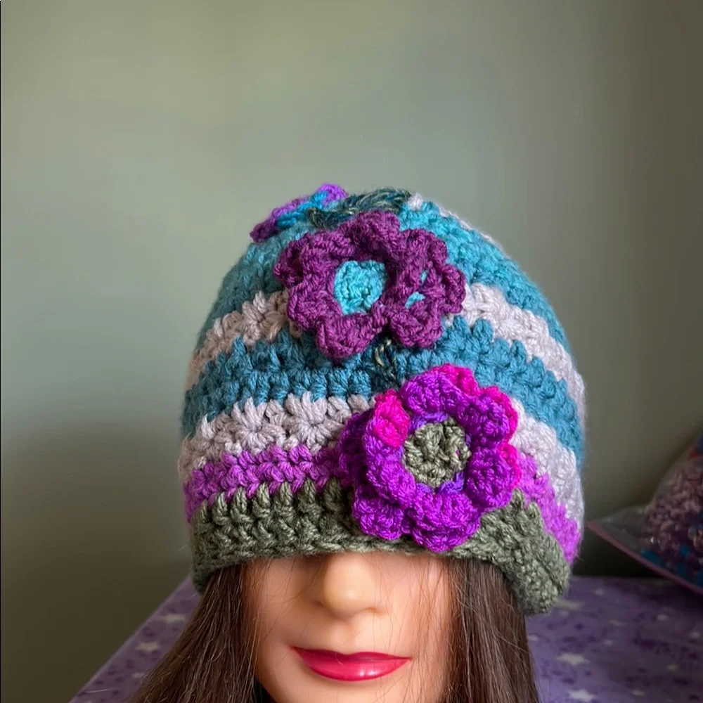 Handmade Crochet Beanie medium soft mandala acrylic yarn new - Picture 4 of 10